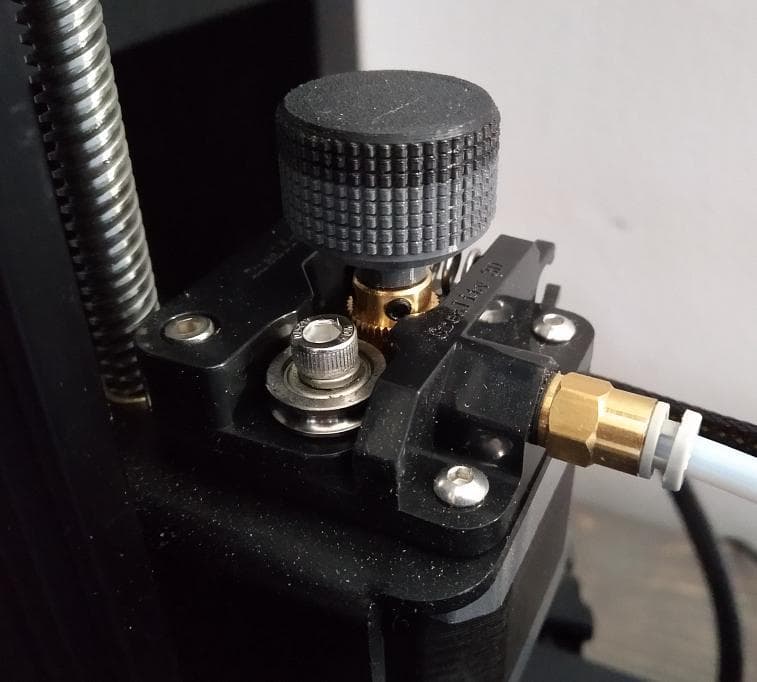 Еще одна ручка экструдера для Creality Ender 3 / Ender 3 Pro / Cr-10 (и других принтеров с экструдерами со сплющенной осью 5 мм)