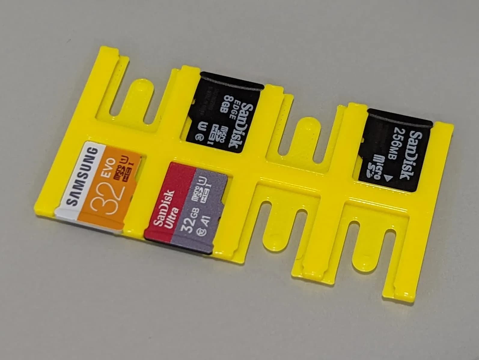 Тонкий органайзер для карт Micro SD