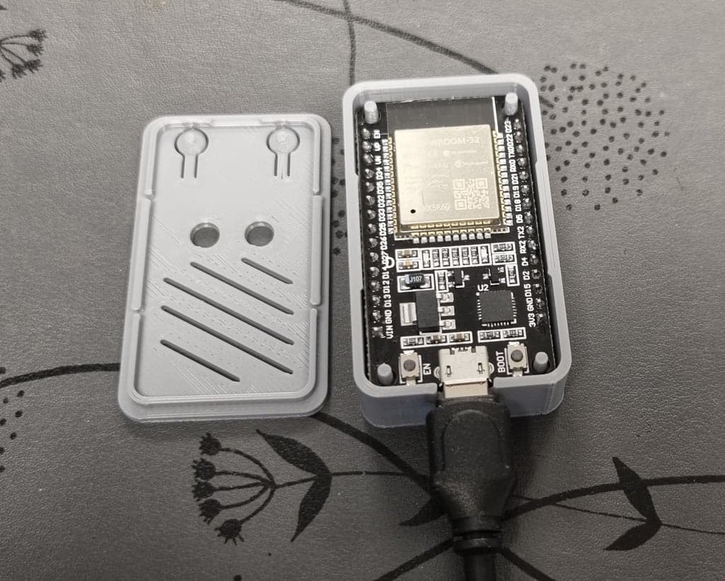 Безвинтовой корпус ESP32